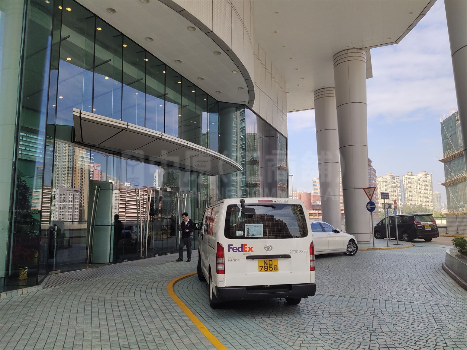 photo materials about metropolis tower | office property | centaline commercial